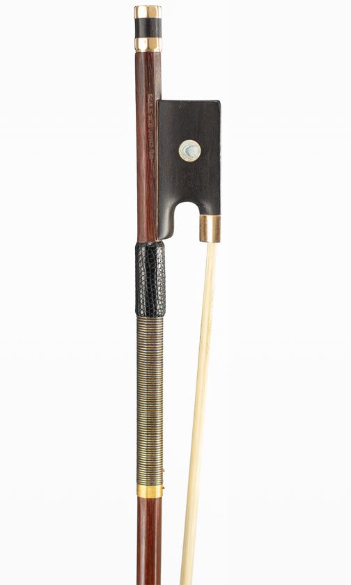 A gold-mounted violin bow by Émile-Auguste Ouchard Fils, Paris, early 20th Century — frog detail