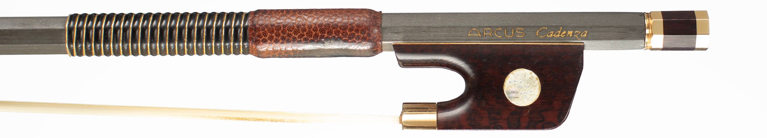 A gold-mounted carbon fibre violin bow by Arcus — frog
