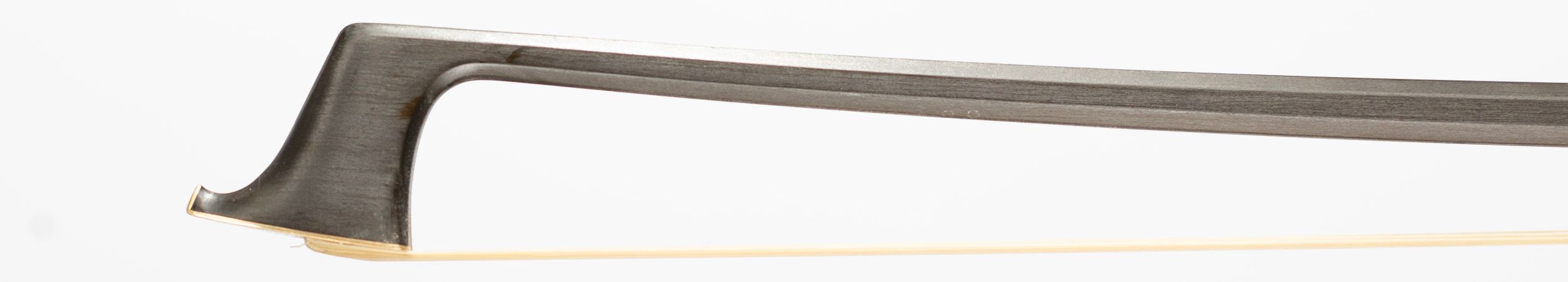 A gold-mounted carbon fibre violin bow by Arcus — head