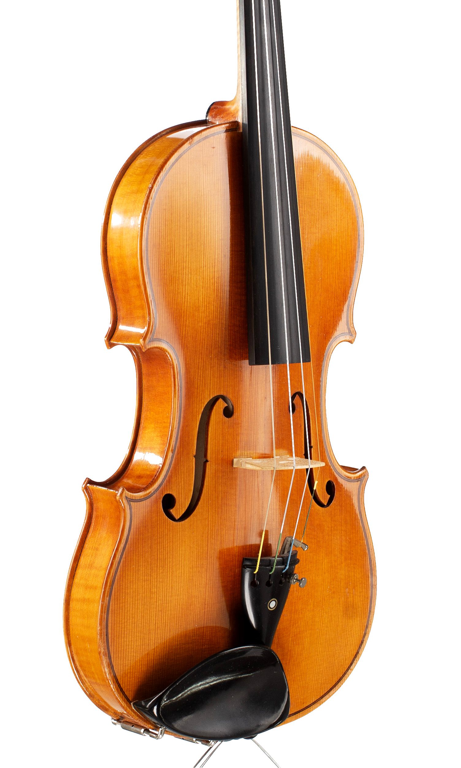 Violin, Workshop of Ernst Heinrich Roth, Bubenreuth, 1979 — angled view, 40°
