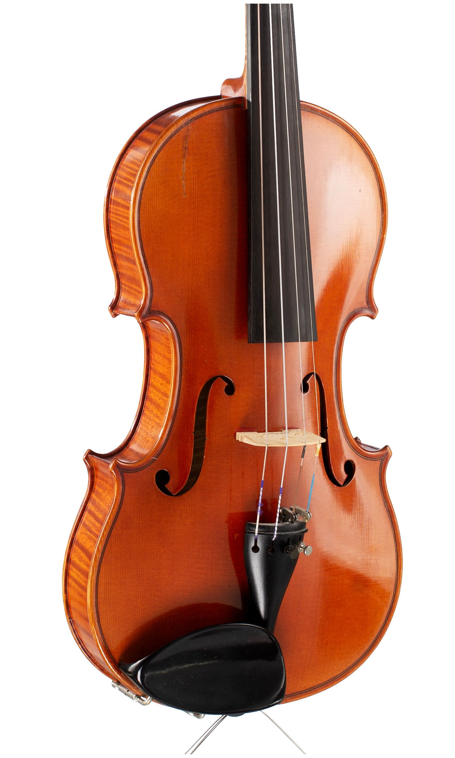 Violin, Workshop of Kurt Gütter — angled view, 30°