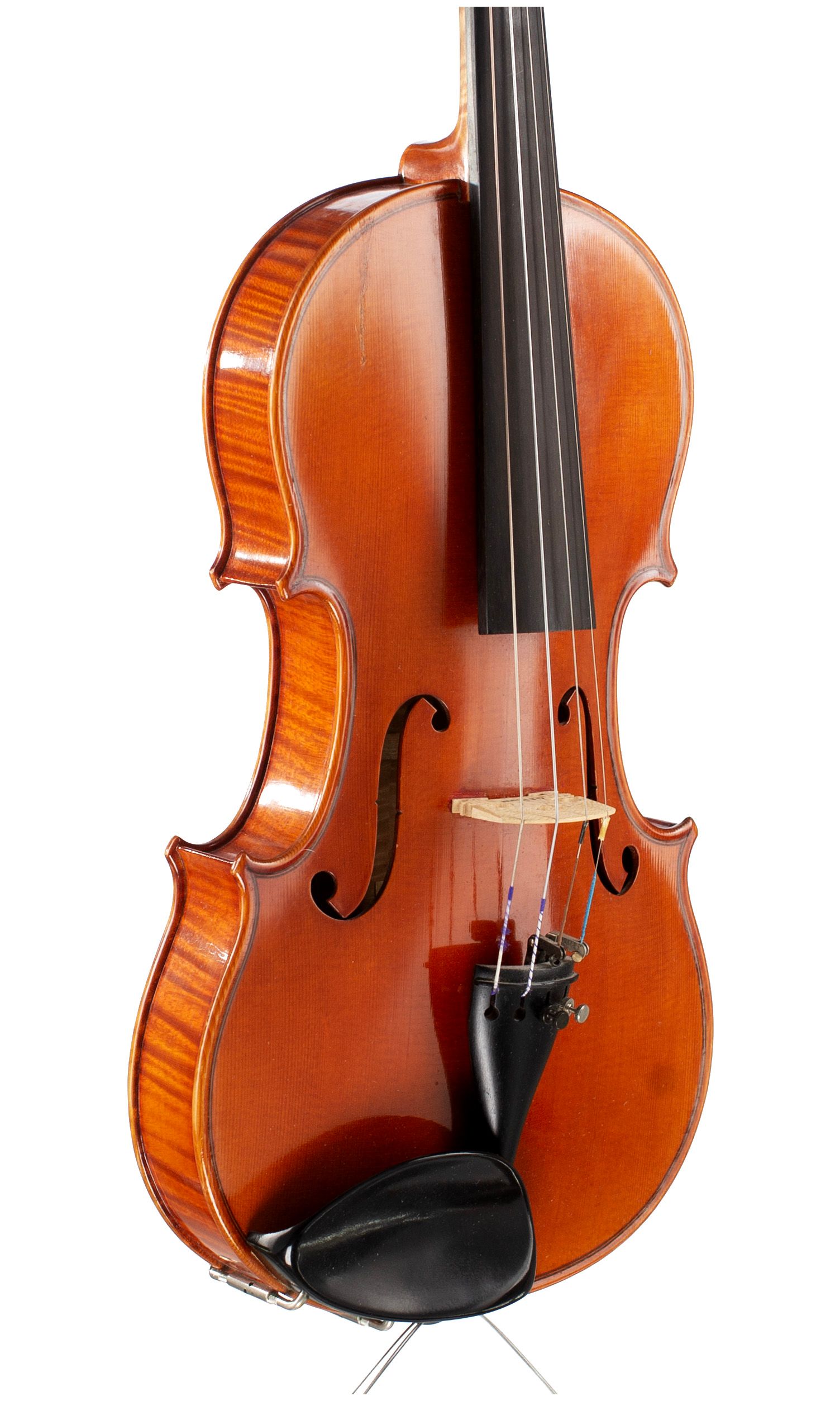 Violin, Workshop of Kurt Gütter — angled view, 40°
