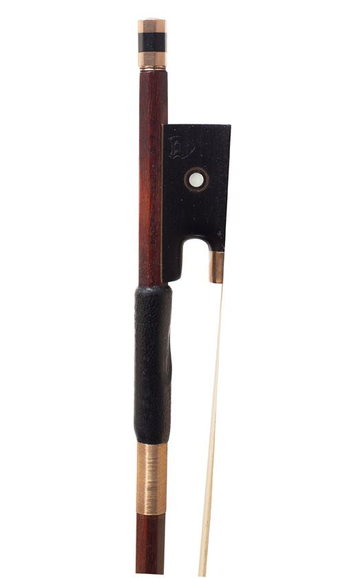 A gold-mounted violin bow by Roderich Paesold, Germany — frog detail
