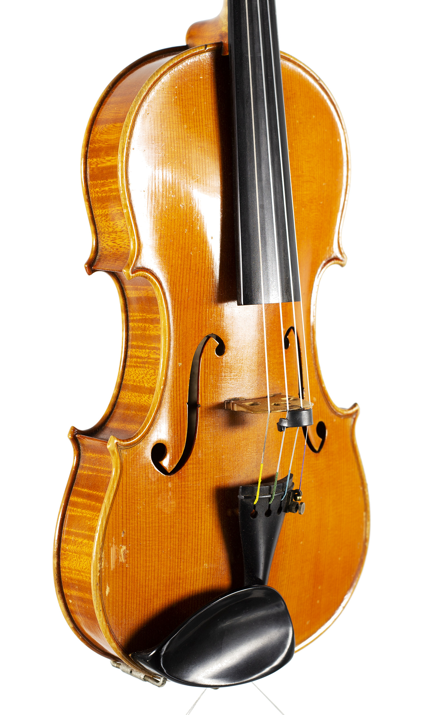 A violin by Giovanni Battista Morassi, Cremona, 1975 — angled view, 40°