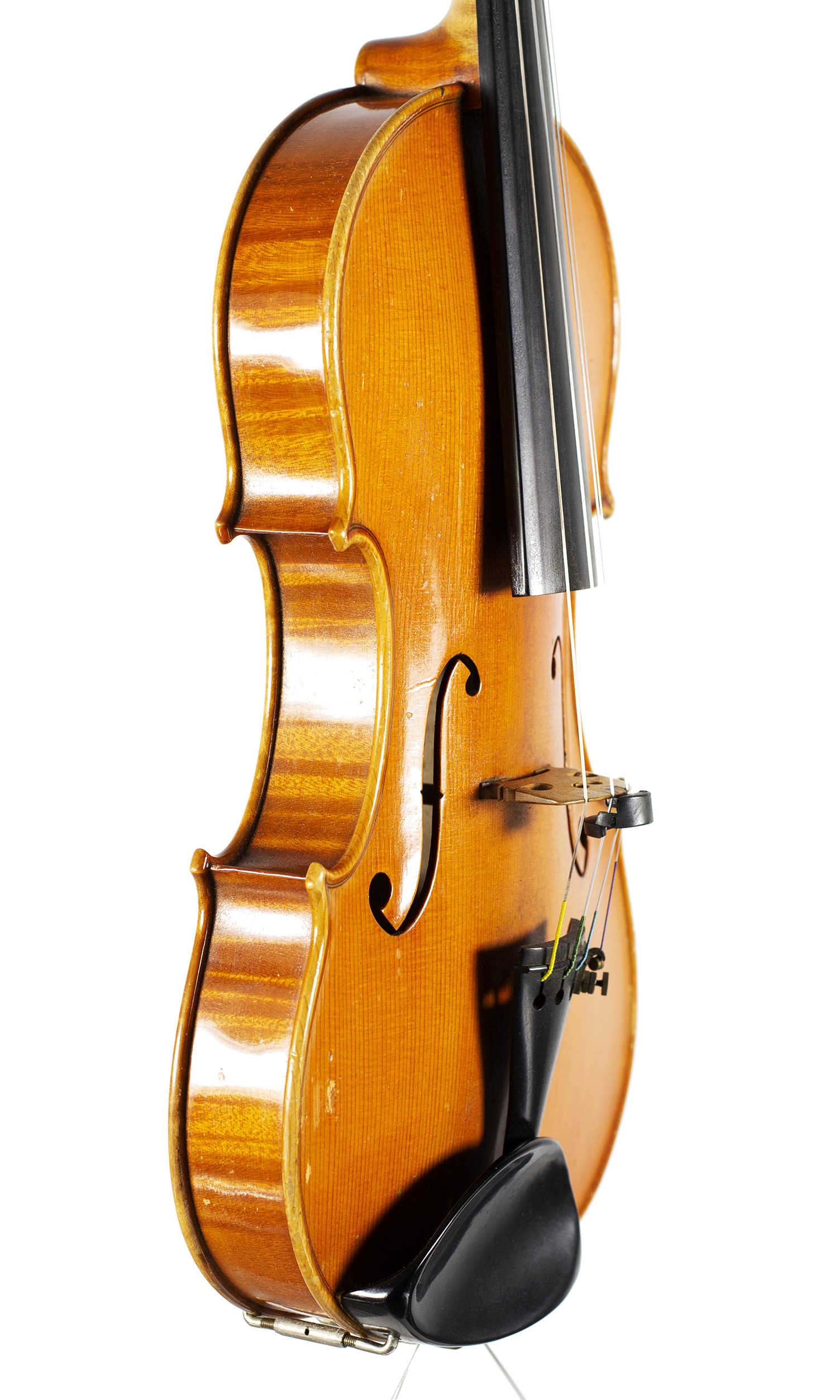 A violin by Giovanni Battista Morassi, Cremona, 1975 — angled view, 60°