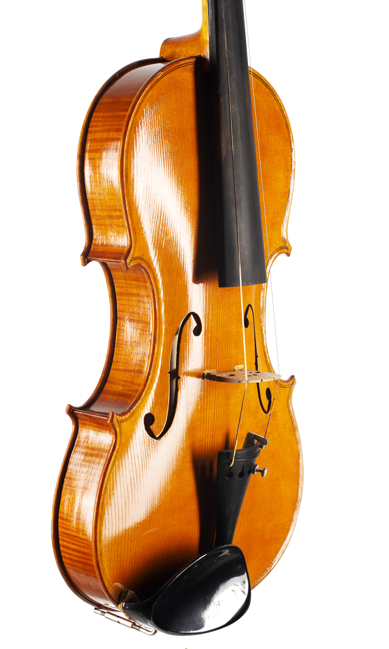 A violin by John Beard, London, 1978 — angled view, 50°