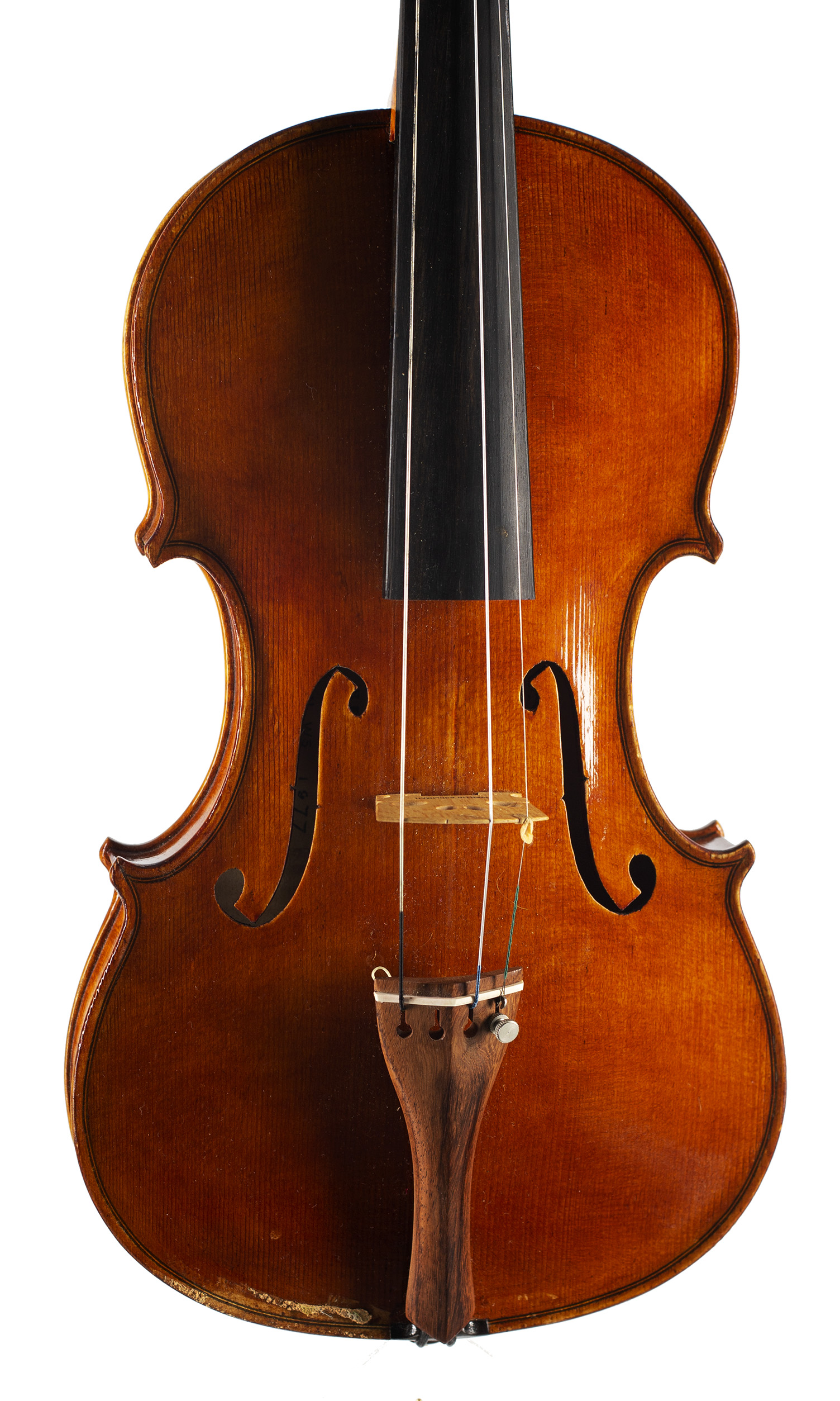A violin by John Beard, London, 1977 — angled view, 10°