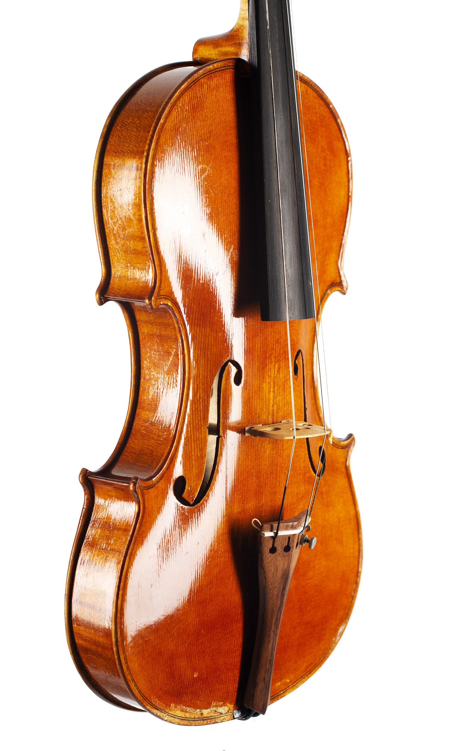 A violin by John Beard, London, 1977 — angled view, 50°