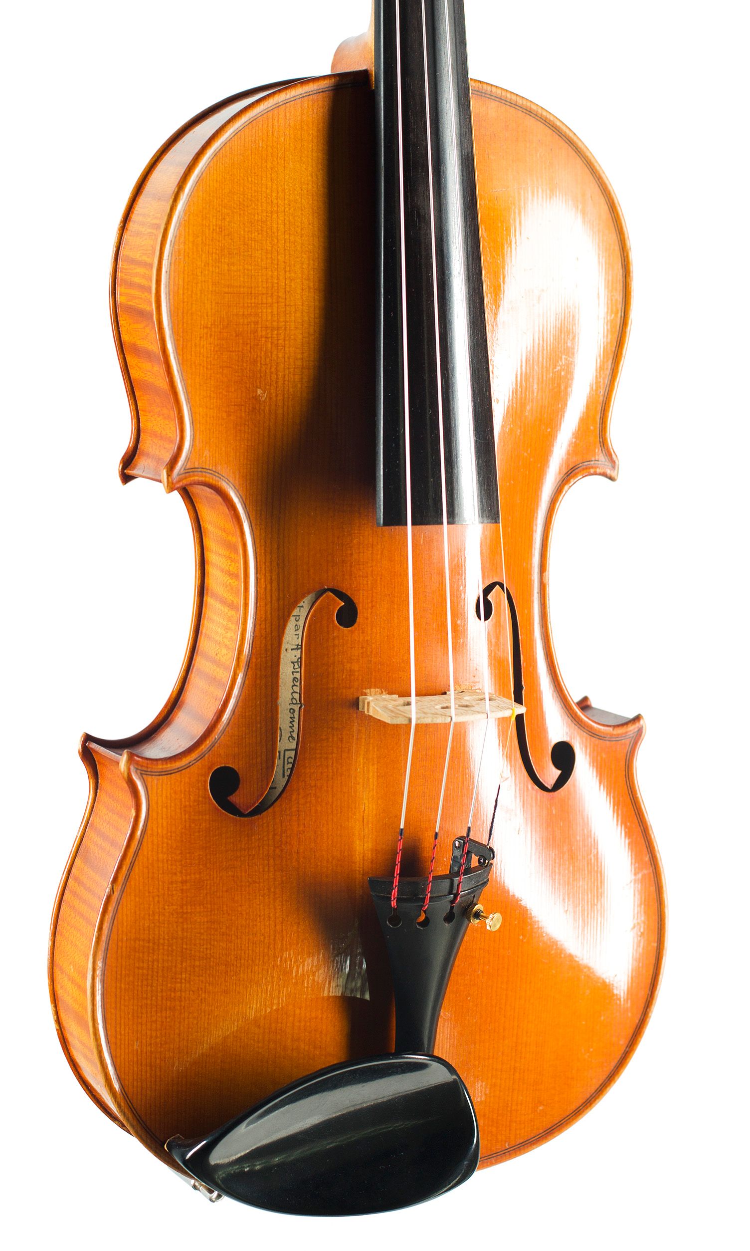 Violin by Amedee Dieudonné, Paris, 1922 — angled view, 30°