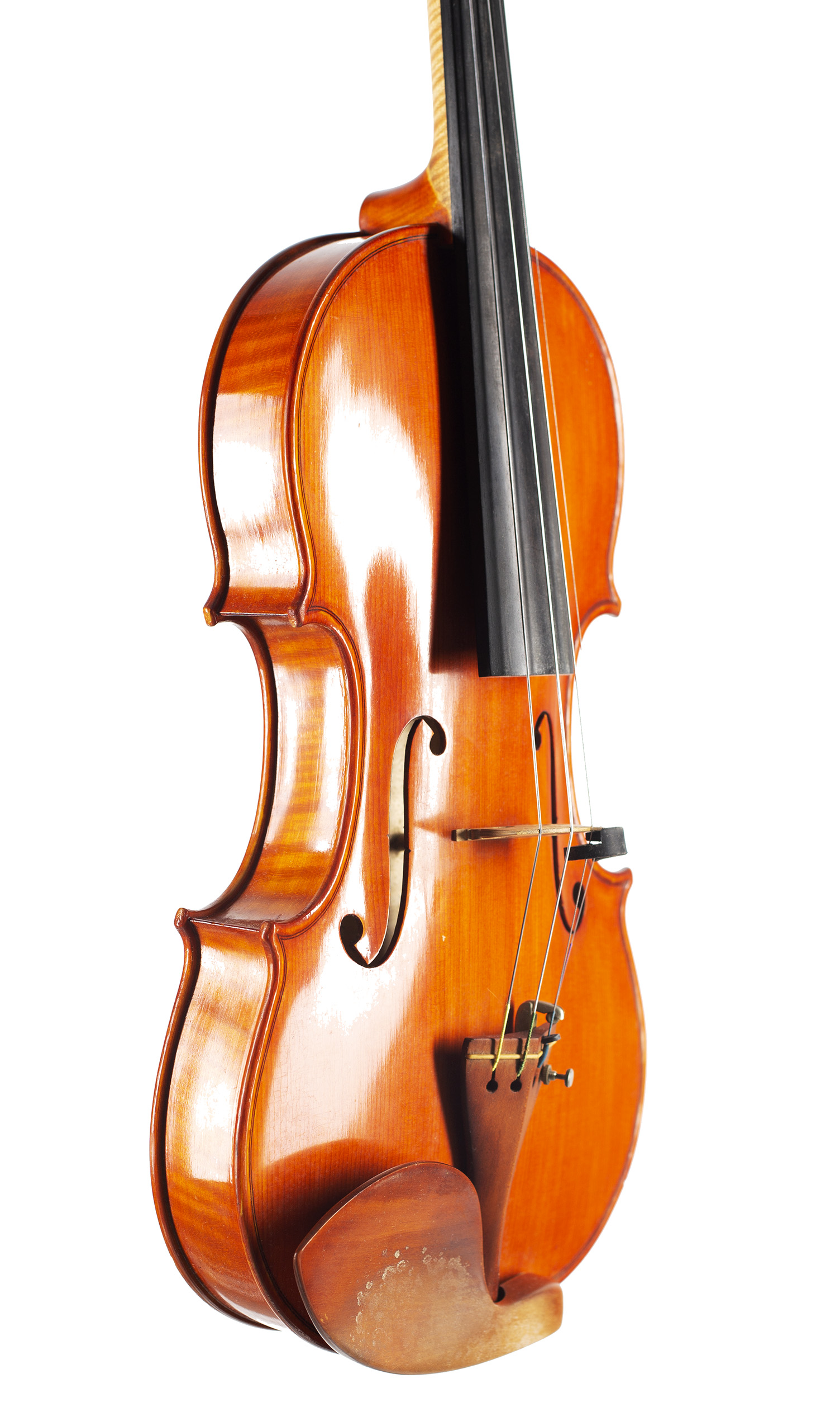 A violin by Jan Kudannowski, 1974 — angled view, 50°