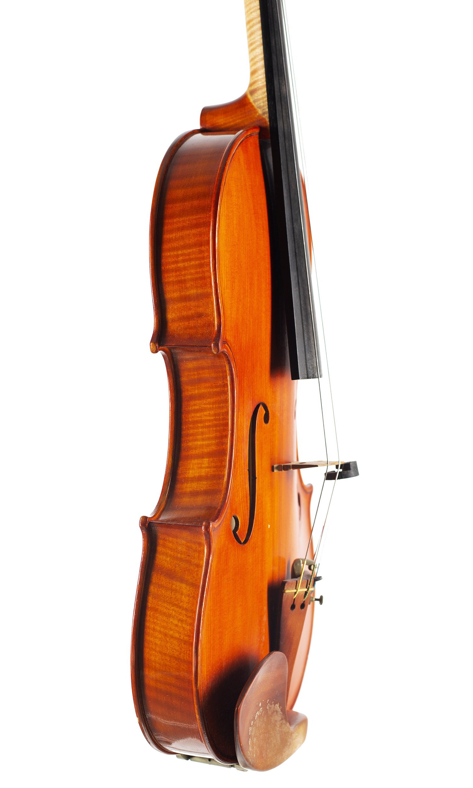 A violin by Jan Kudannowski, 1974 — angled view, 70°