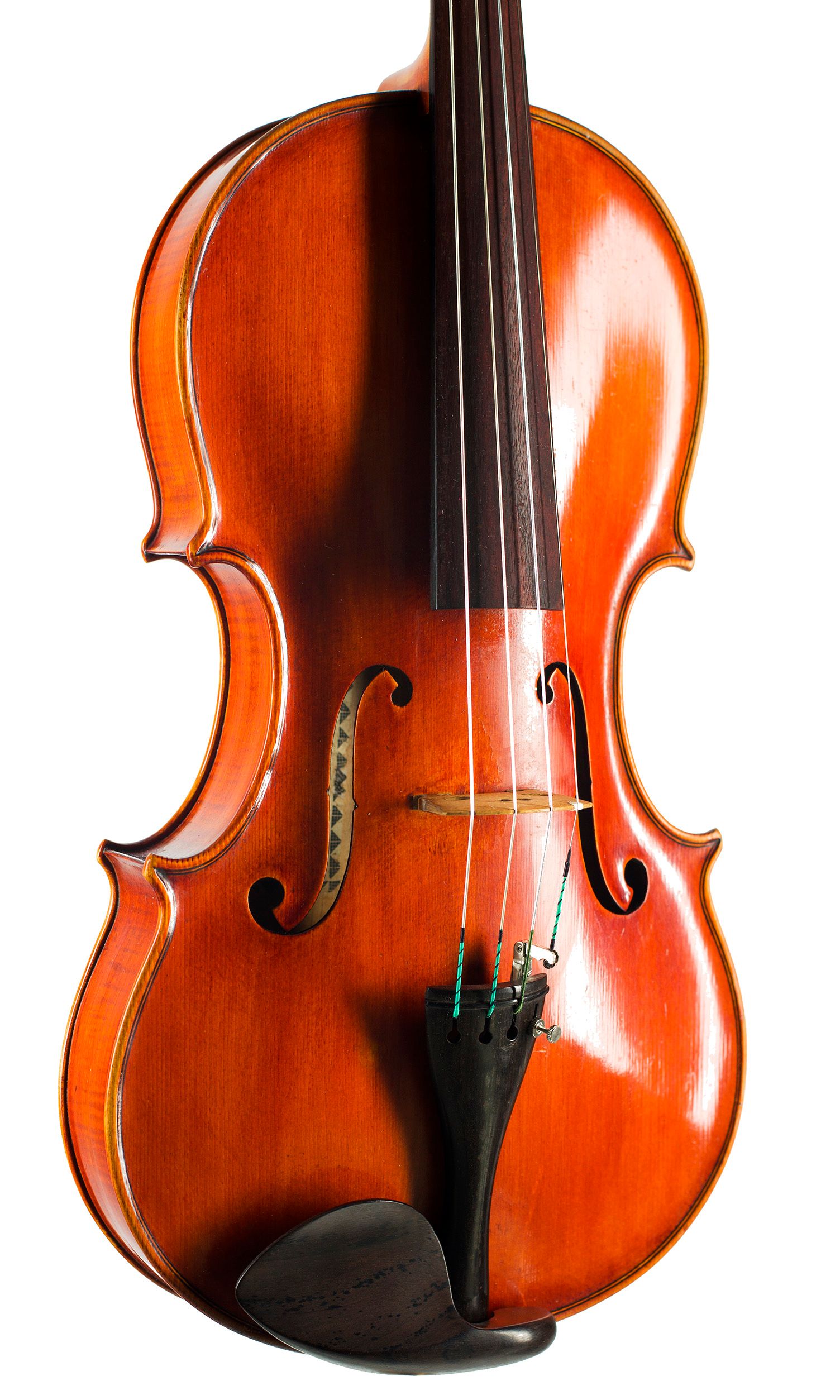 Viola by Gaetano Pareschi, Ferrara, 1947 — angled view, 30°