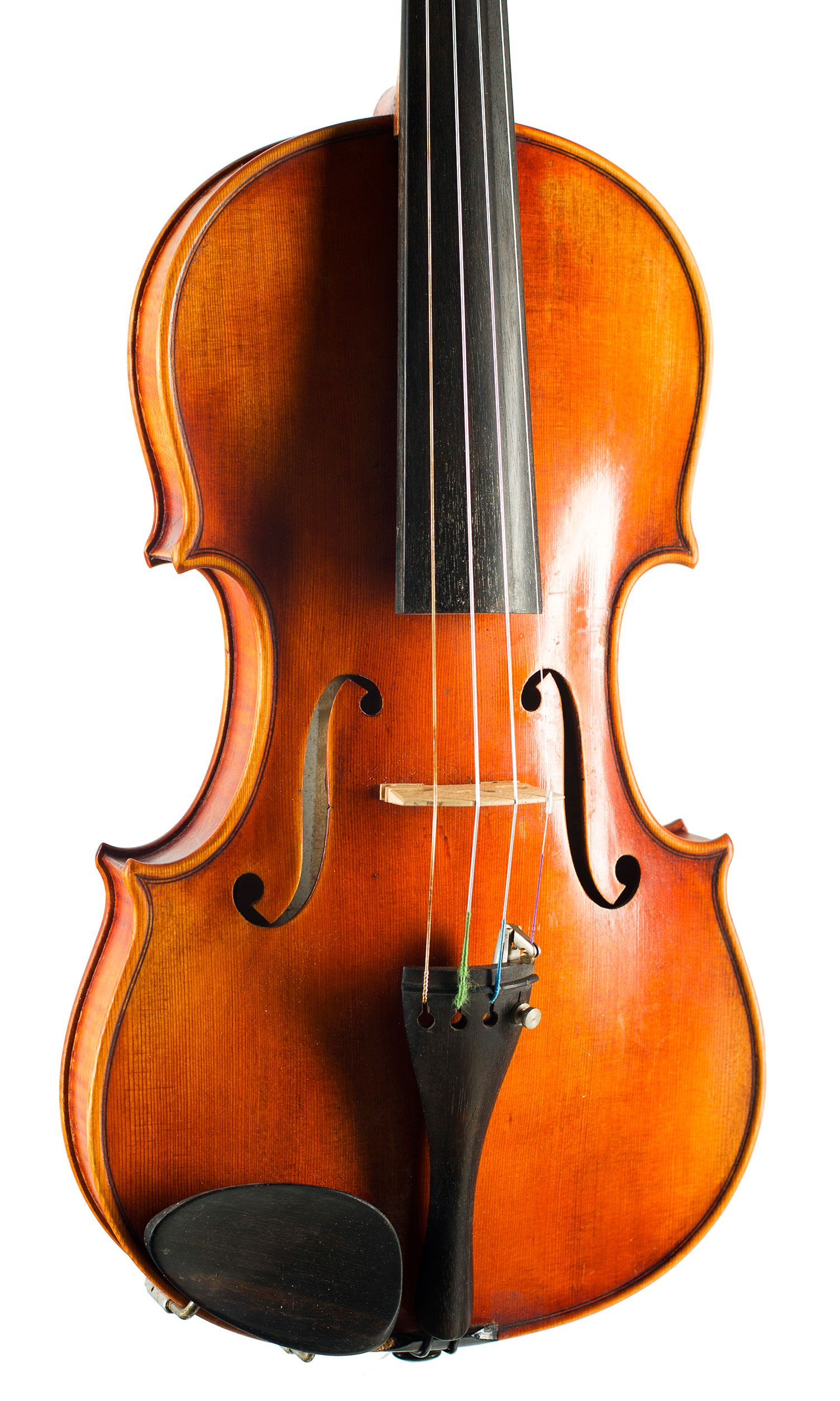 Violin, Workshop of Max Renz, Magdeburg, 1949 — angled view, 20°