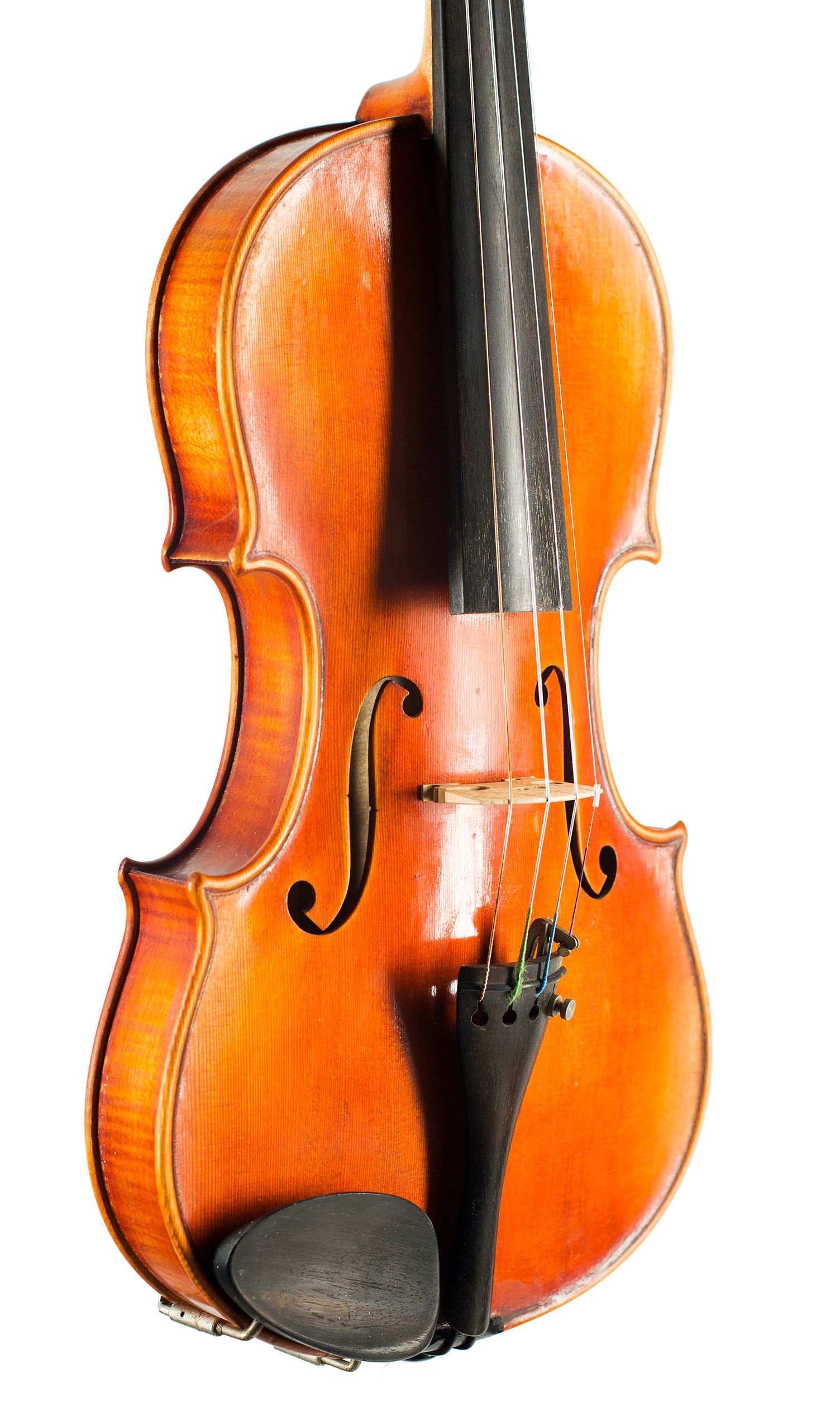Violin, Workshop of Max Renz, Magdeburg, 1949 — angled view, 40°