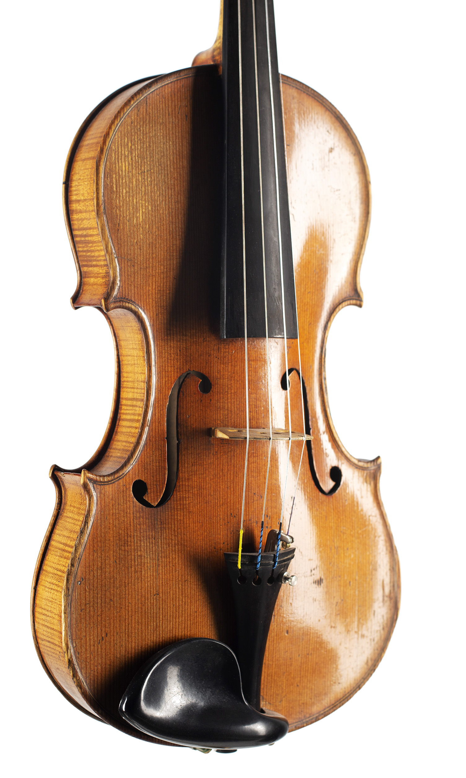 A violin by Robert Pfretzschner, Dresden, 1927 — angled view, 30°