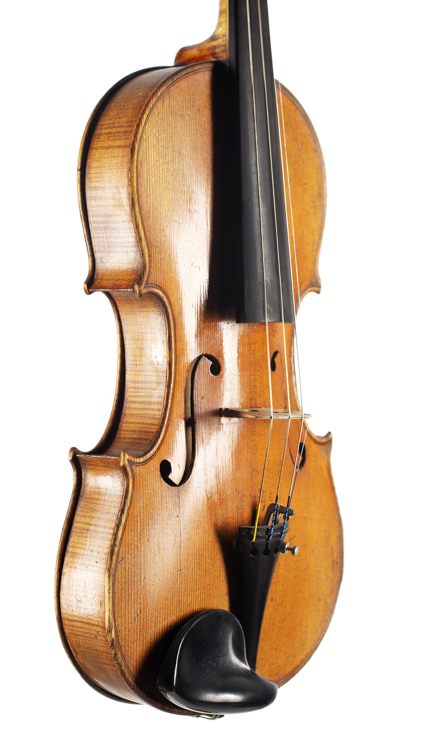 A violin by Robert Pfretzschner, Dresden, 1927 — angled view, 50°