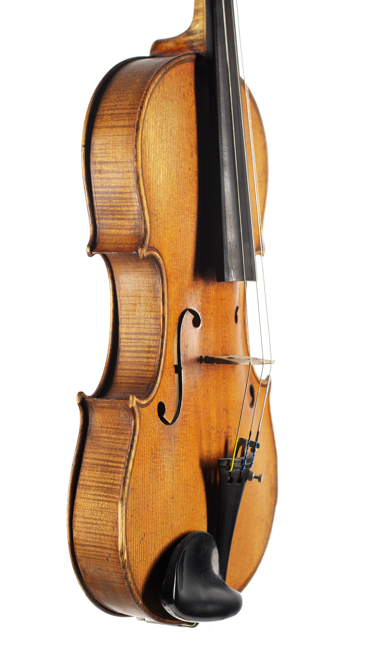 A violin by Robert Pfretzschner, Dresden, 1927 — angled view, 60°