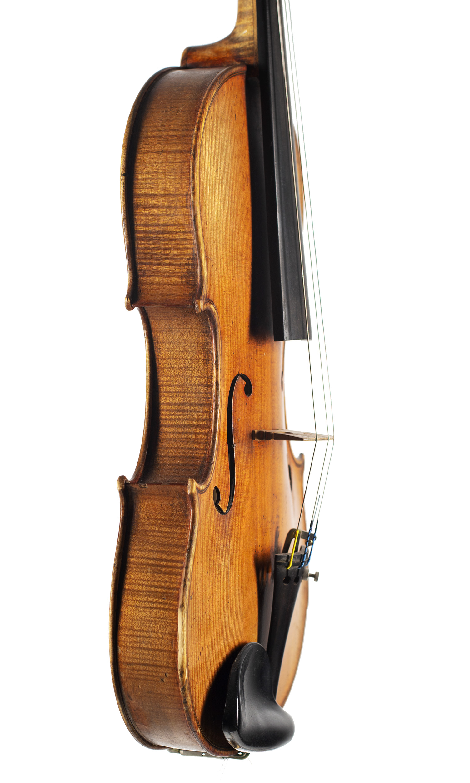 A violin by Robert Pfretzschner, Dresden, 1927 — angled view, 70°