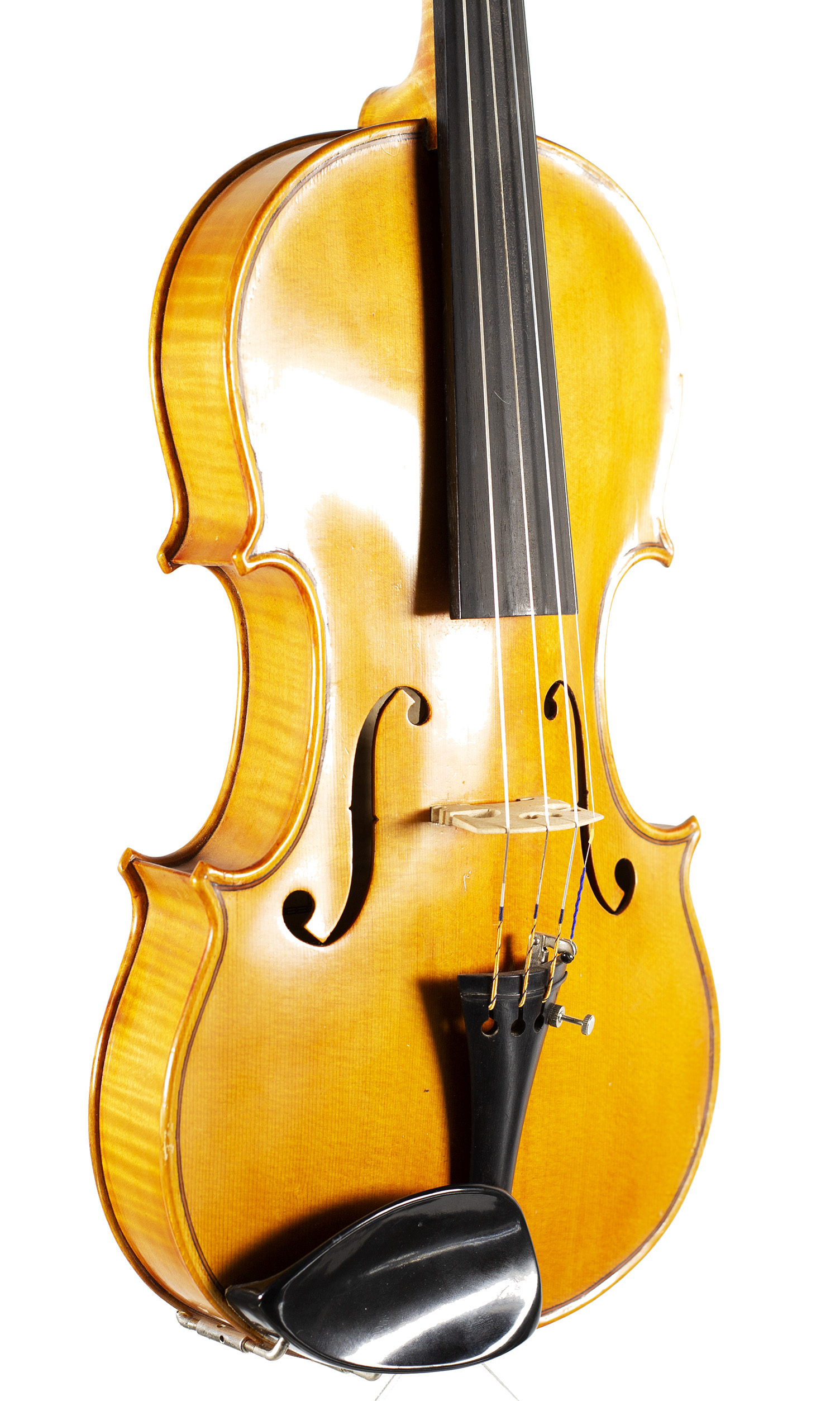 A violin by Harry Dobbs, Sutton Coldfield, 1968 — angled view, 40°