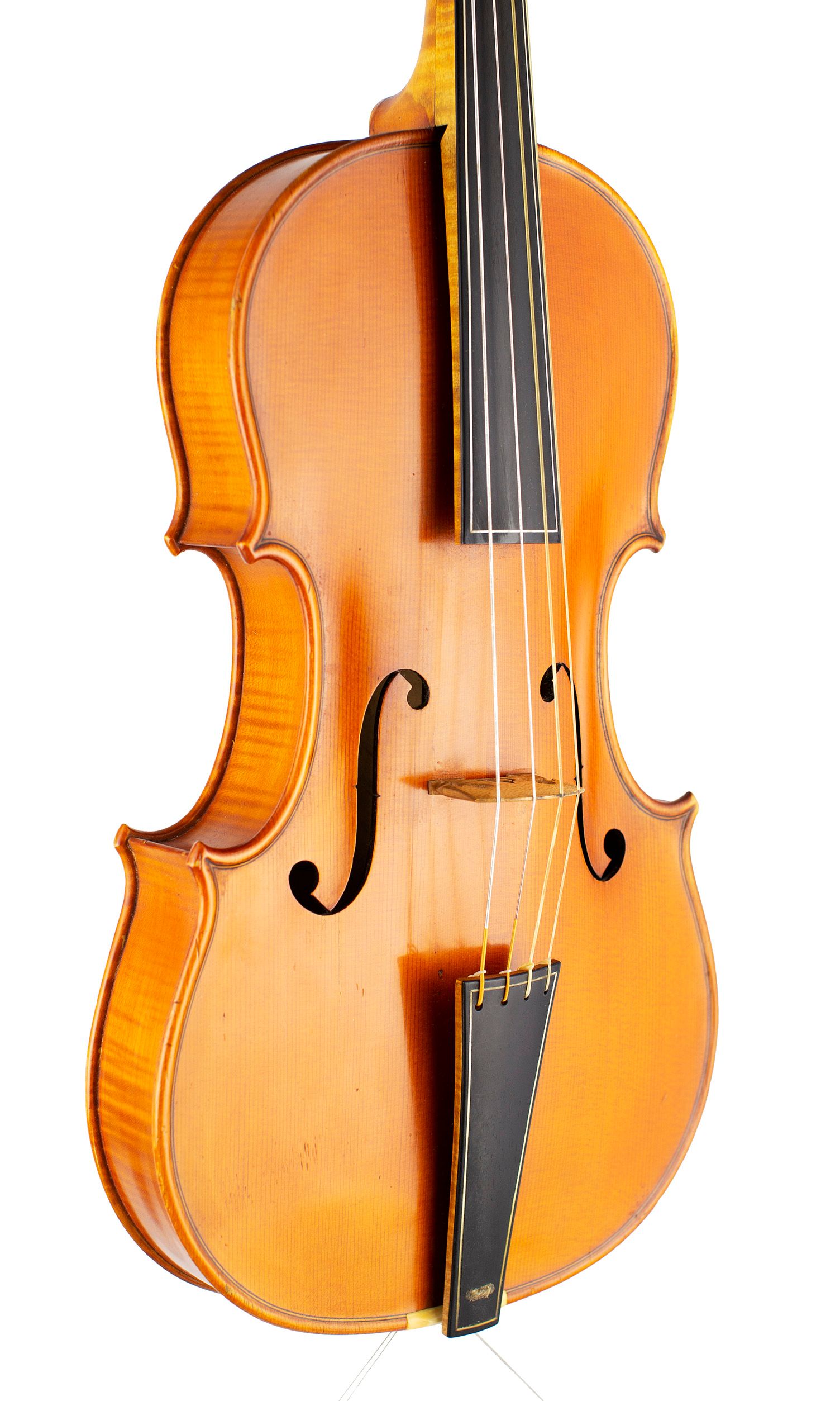 A viola by Rowland H. Ross, Guildford, 1977 — angled view, 40°