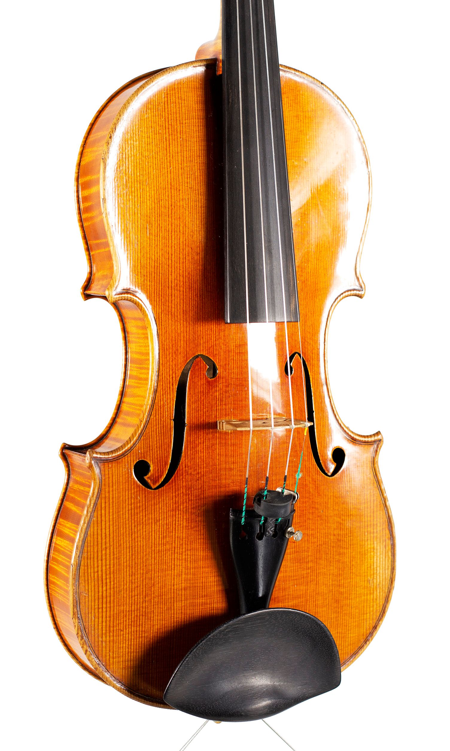 Violin, by Marino Capicchioni, Rimini, 1962 — angled view, 30°