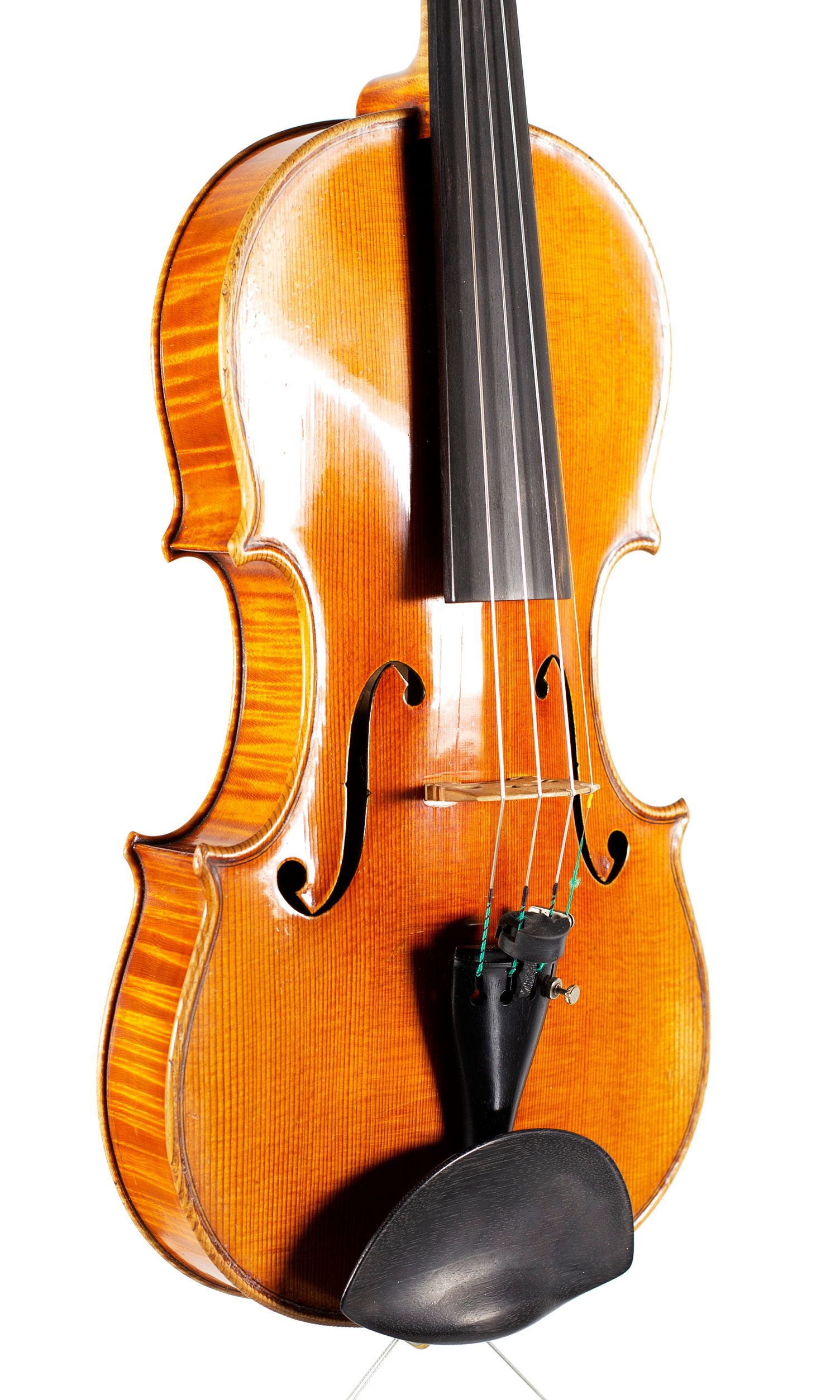 Violin, by Marino Capicchioni, Rimini, 1962 — angled view, 40°