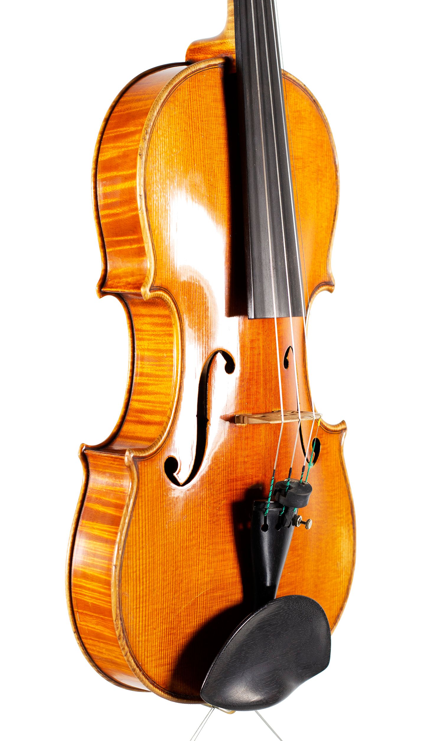 Violin, by Marino Capicchioni, Rimini, 1962 — angled view, 50°