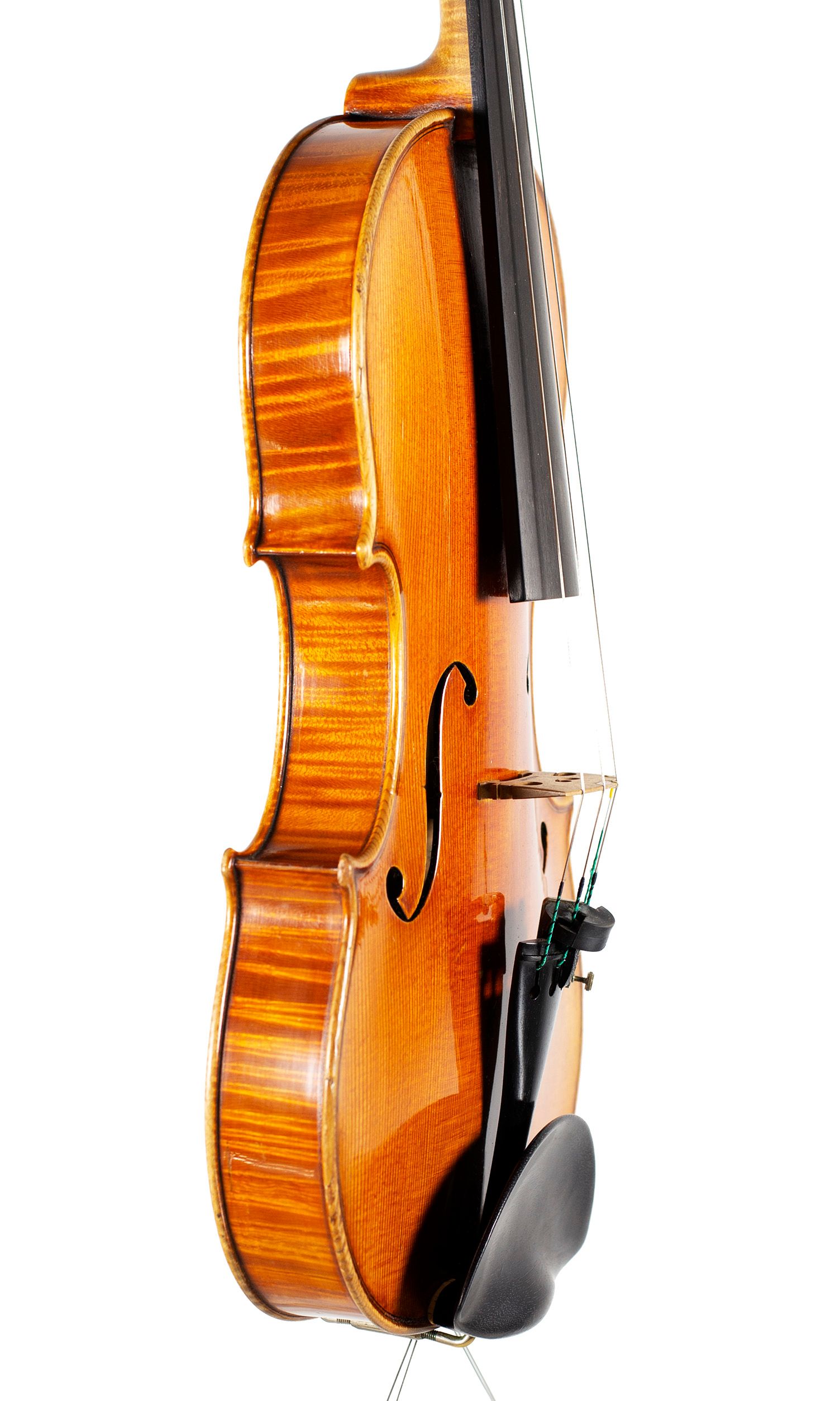Violin, by Marino Capicchioni, Rimini, 1962 — angled view, 70°