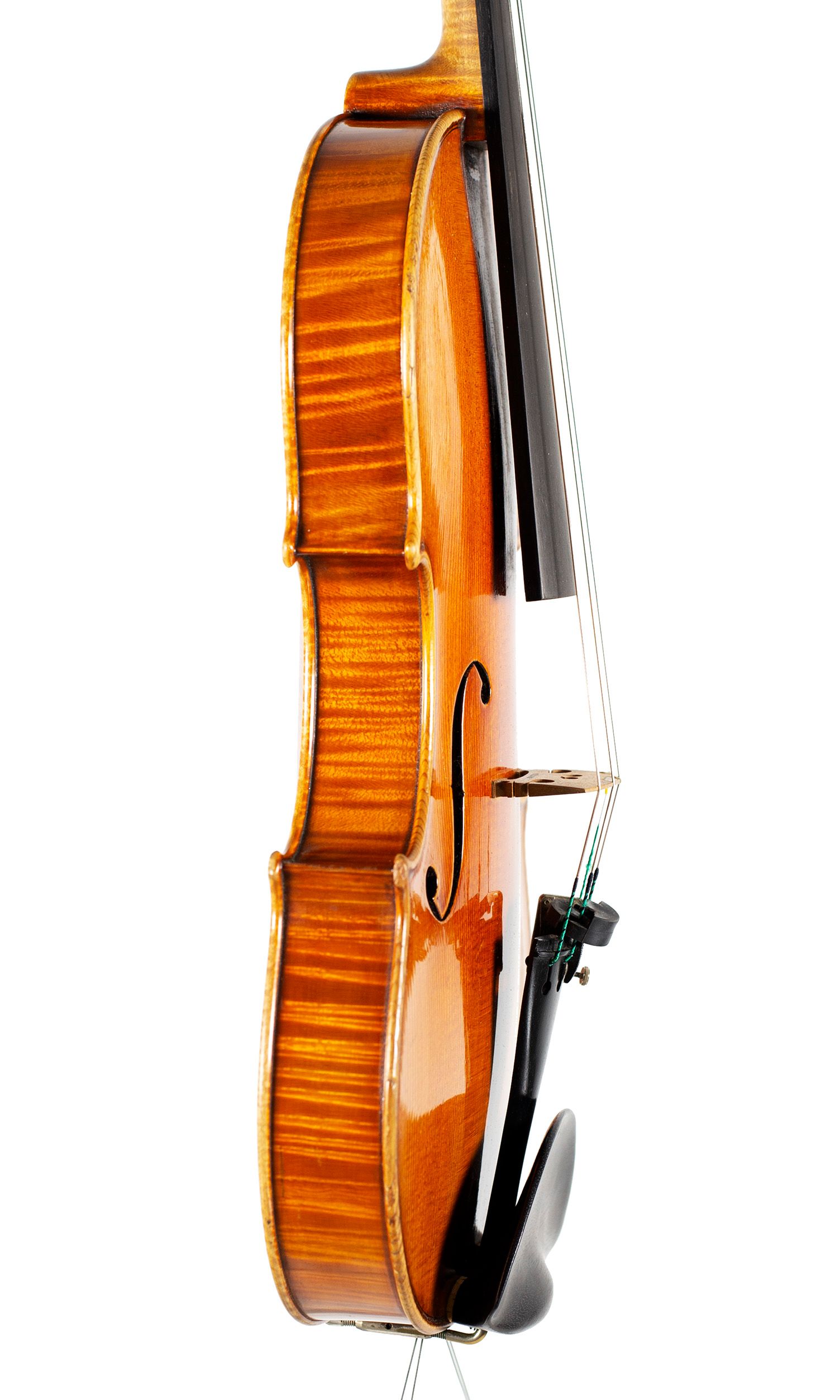 Violin, by Marino Capicchioni, Rimini, 1962 — angled view, 80°
