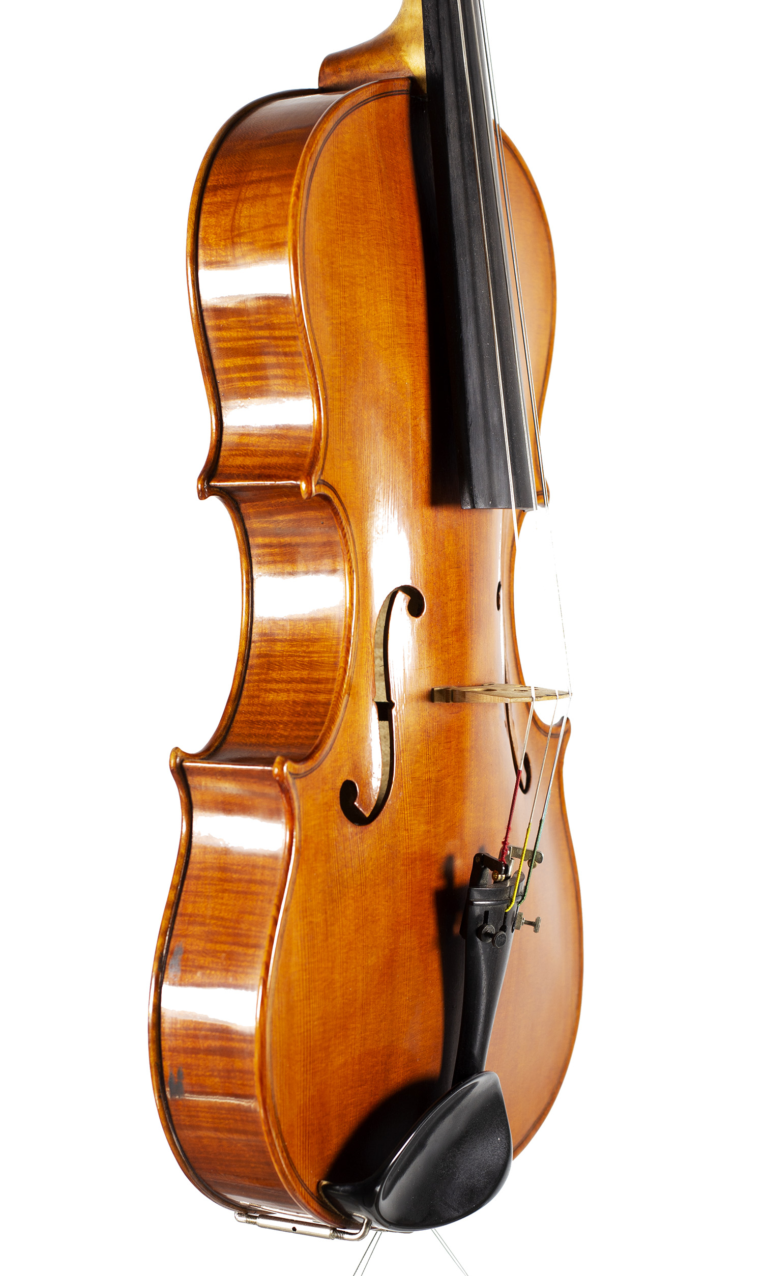 A viola by Robert Hull, Liverpool, 1995 — angled view, 60°
