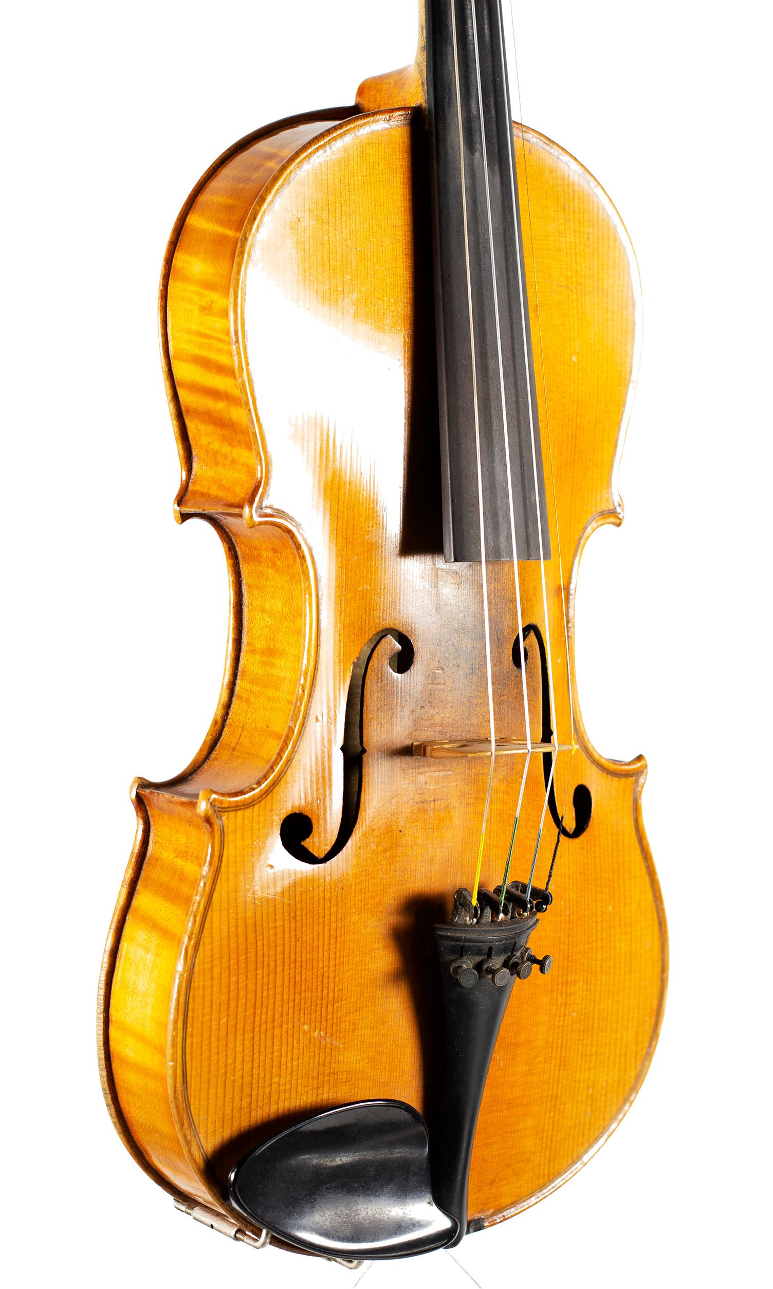Violin, Workshop of Alfred Moritz, Germany, circa 1920 — angled view, 40°