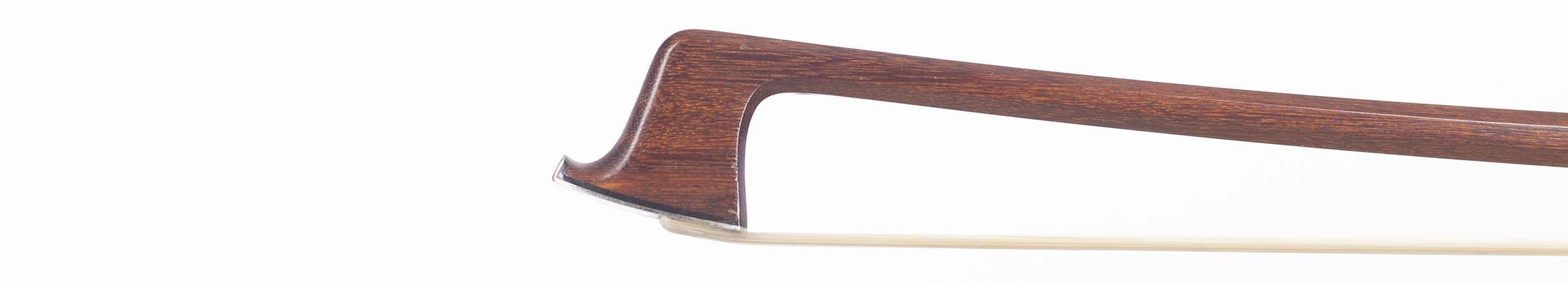 A silver-mounted violin bow by Garner Wilson, 20th Century — head