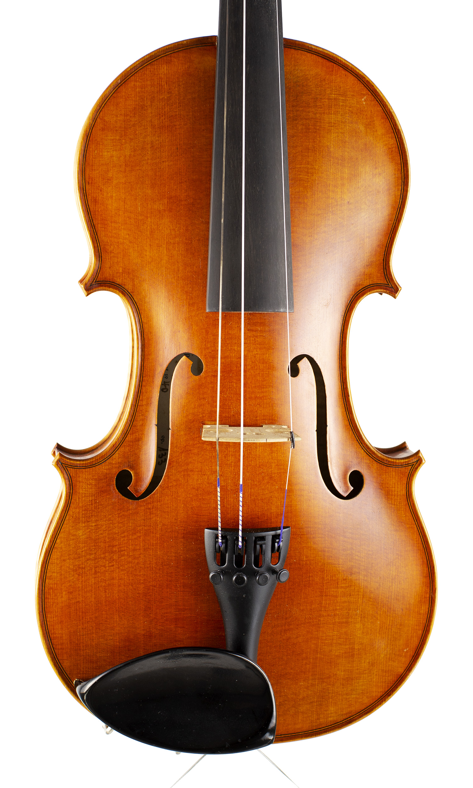 A violin by Paul and Hermann König, Hamburg, 1940 — angled view, 10°