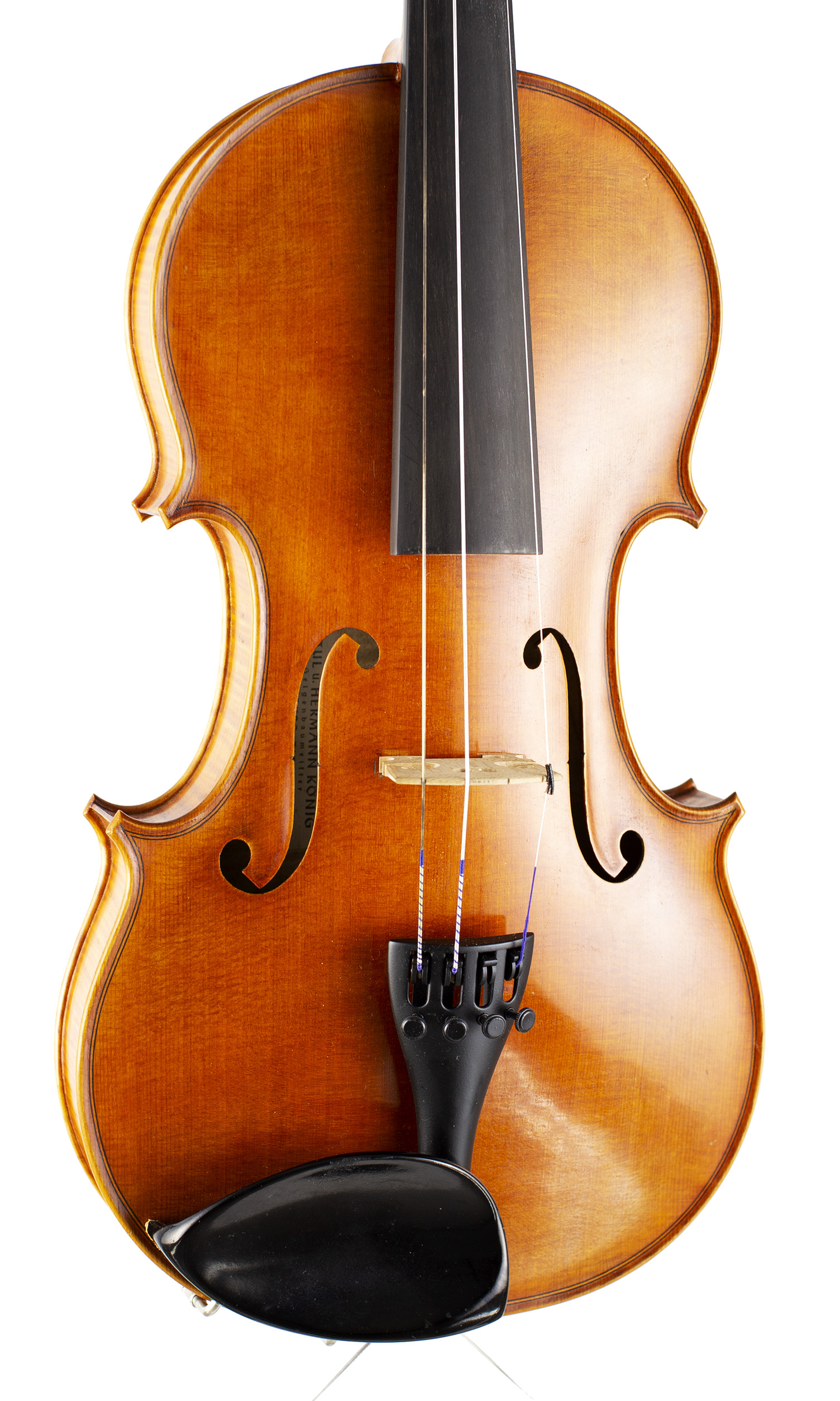 A violin by Paul and Hermann König, Hamburg, 1940 — angled view, 20°