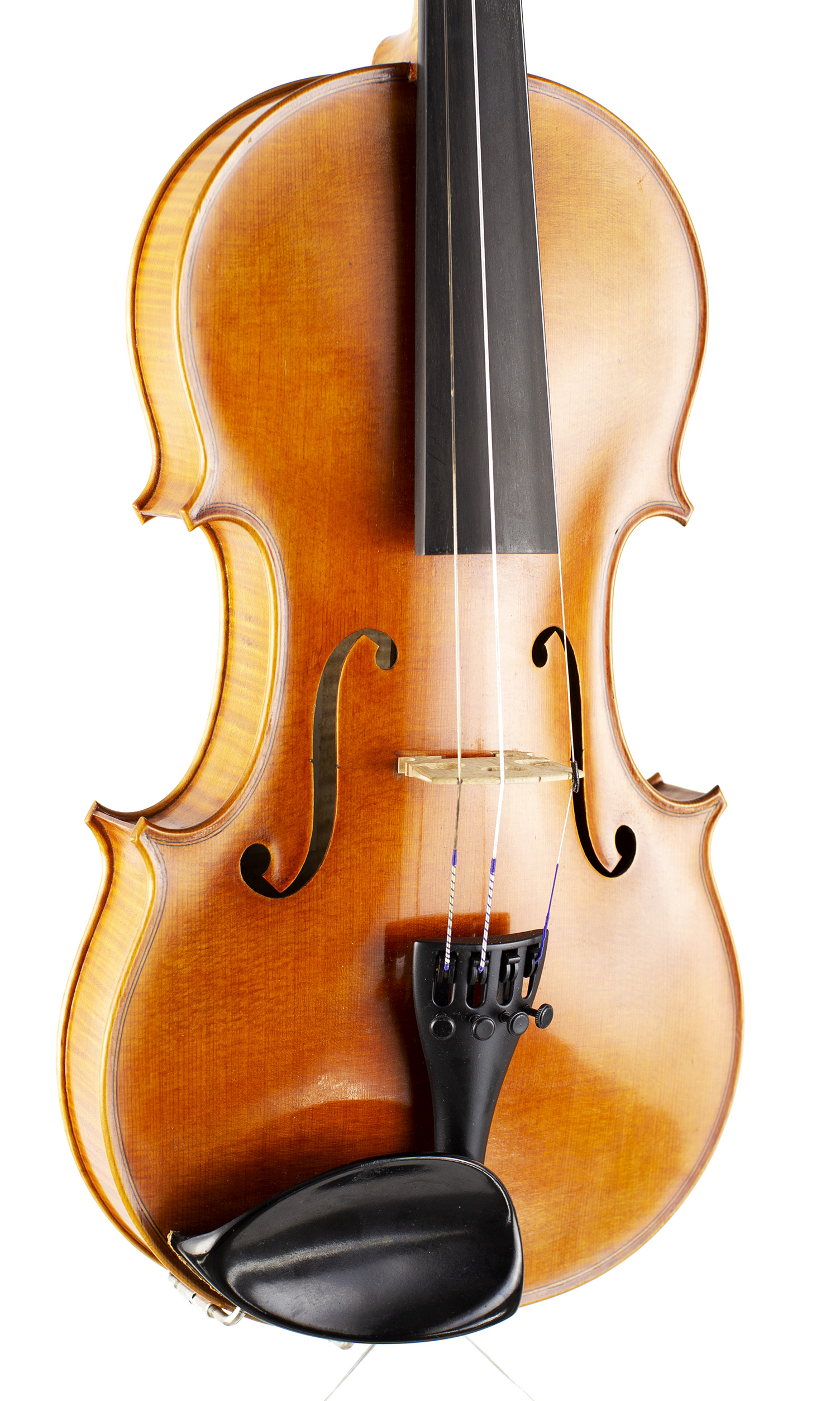 A violin by Paul and Hermann König, Hamburg, 1940 — angled view, 30°