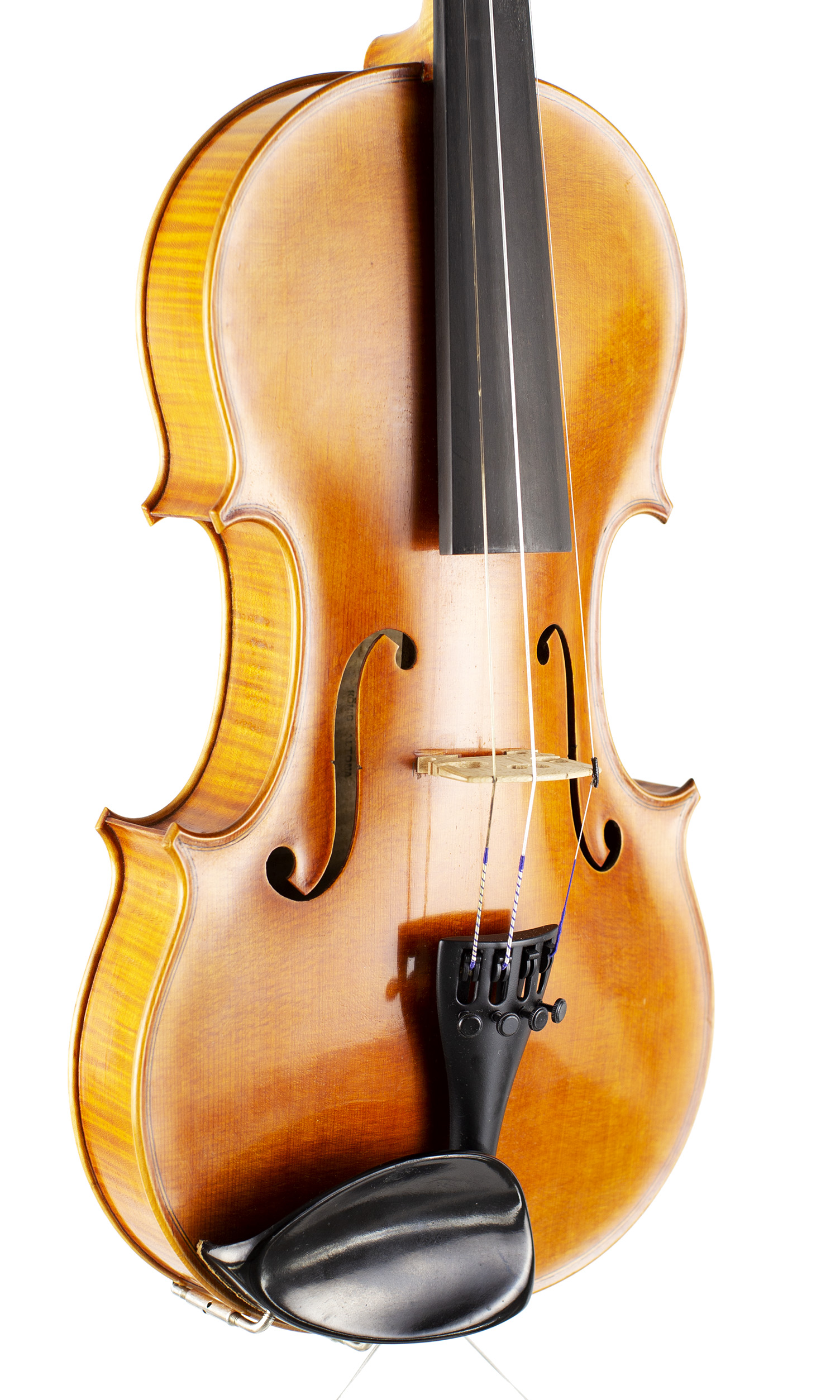 A violin by Paul and Hermann König, Hamburg, 1940 — angled view, 40°