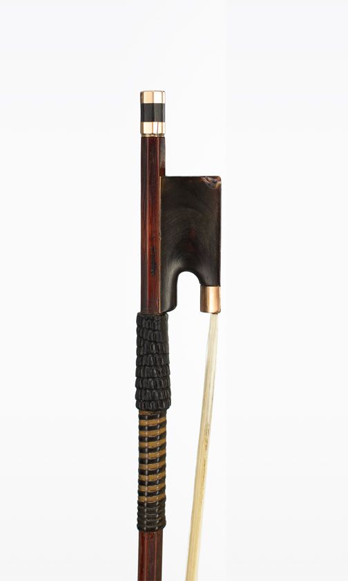 A gold and tortoiseshell-mounted violin bow by Friedrich Karl Muller, Markneukirchen, circa 1930 — frog detail