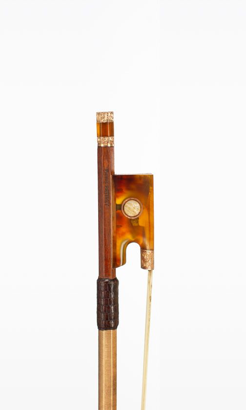 The Ex Menuhin gold and tortoiseshell-mounted violin bow by Pierre Patigny, Brussels — frog detail
