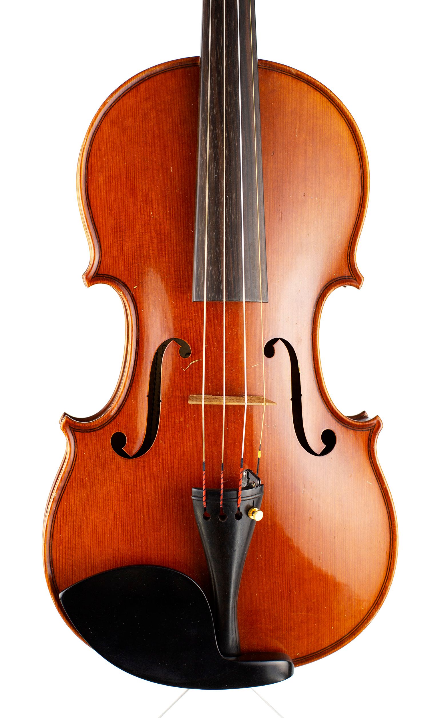 Violin, Workshop of Oskar Gutter, Markneukirchen, 1948 — angled view, 10°