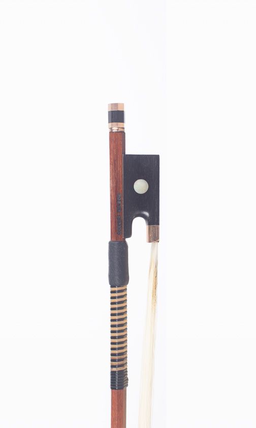 A gold-mounted violin bow by Garner Wilson, Suffolk — frog detail