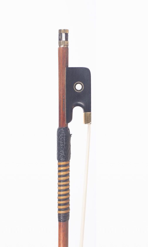 A gold-mounted violin bow by Louis Morizot (freres), Mirecourt — frog detail