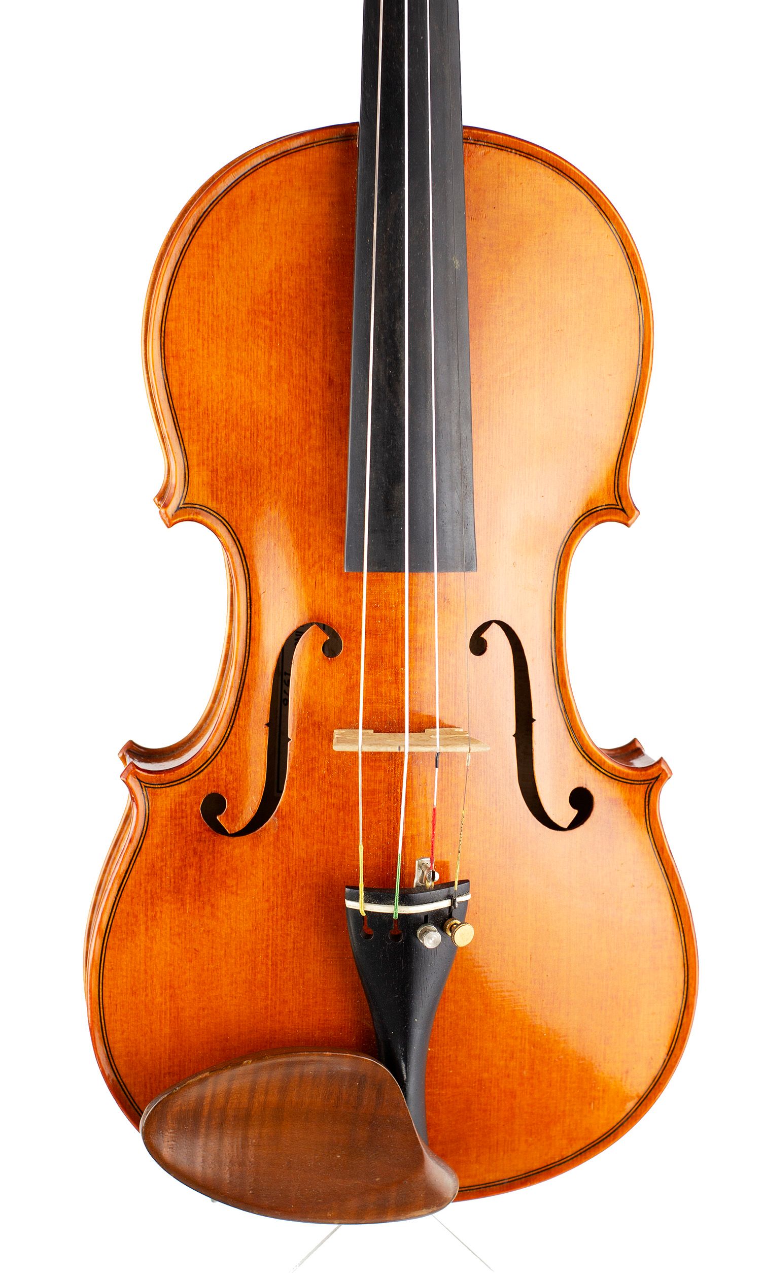 A violin by Gerald Littlewood, Hollingworth-in-Longendale, 1976 — angled view, 10°