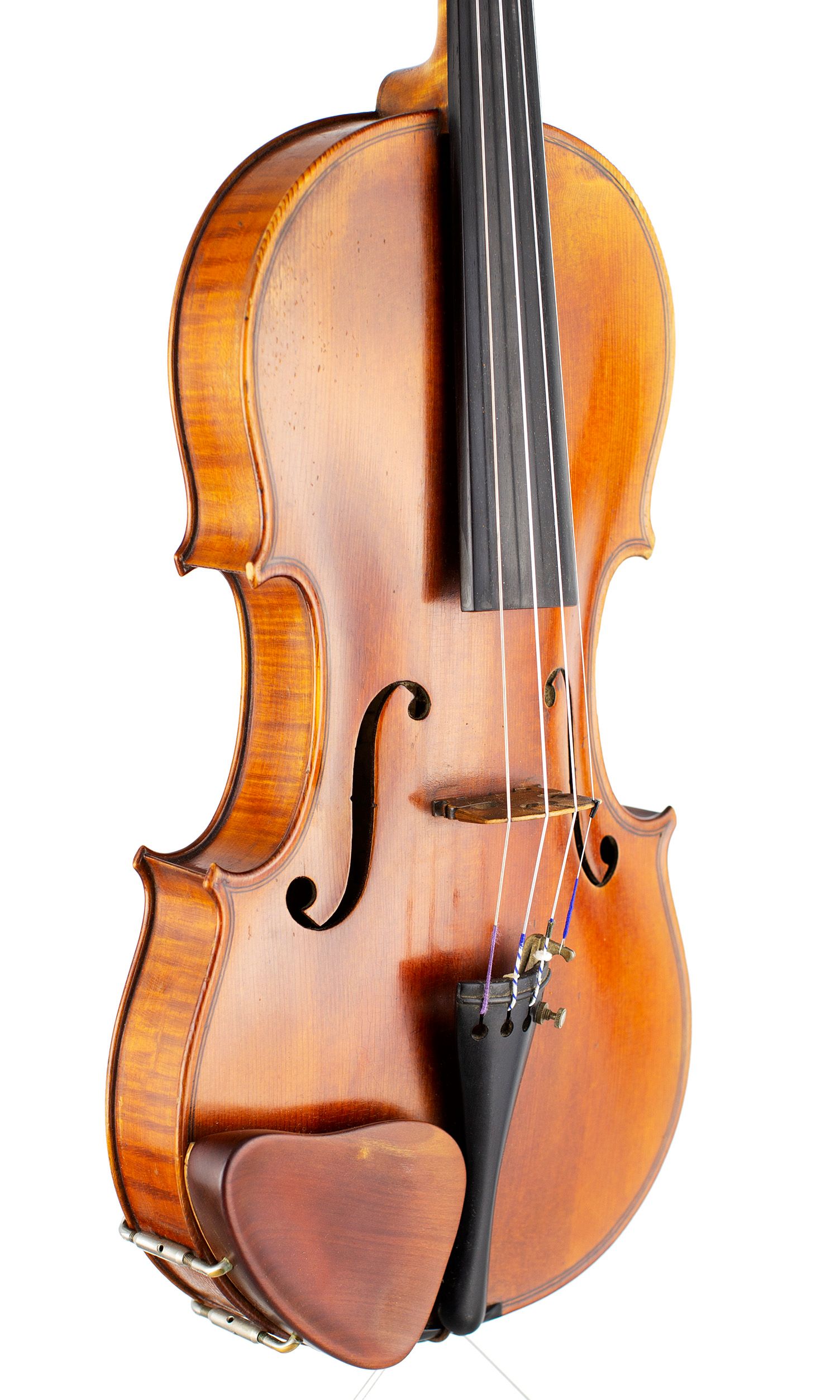 Violin by Paul Voigt, Manchester, 1932 — angled view, 40°