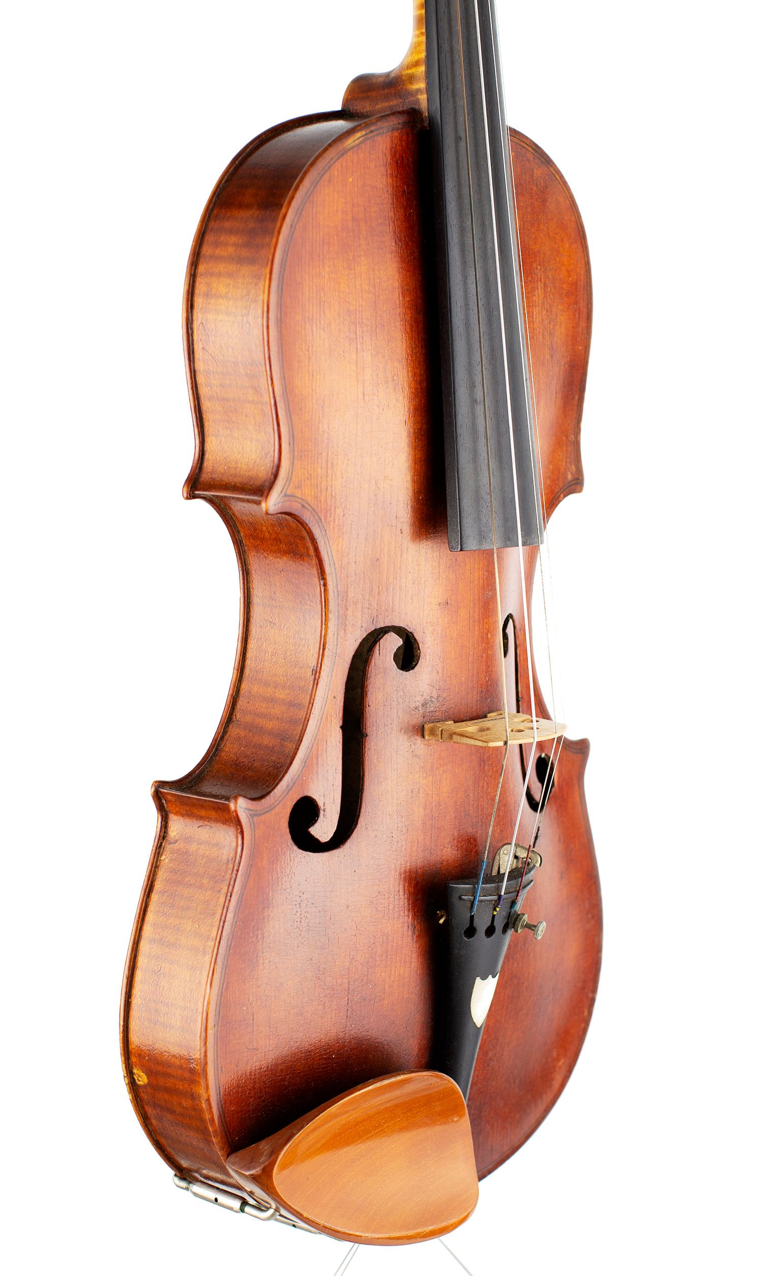 Violin by Robert A. Stanley, Manchester, 1901 — angled view, 50°