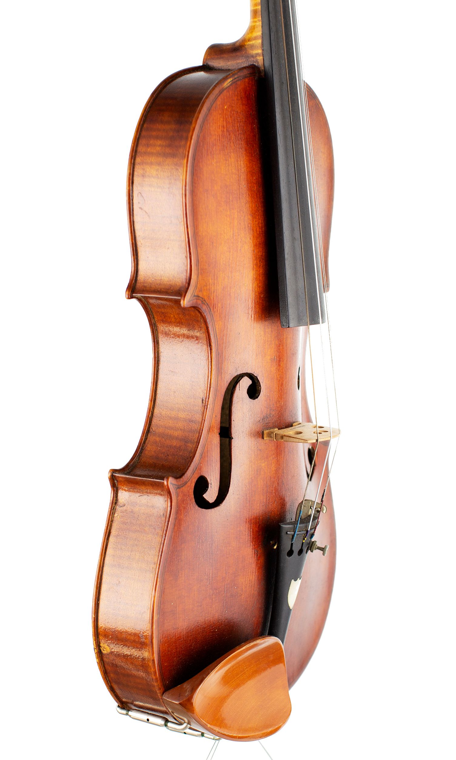 Violin by Robert A. Stanley, Manchester, 1901 — angled view, 60°